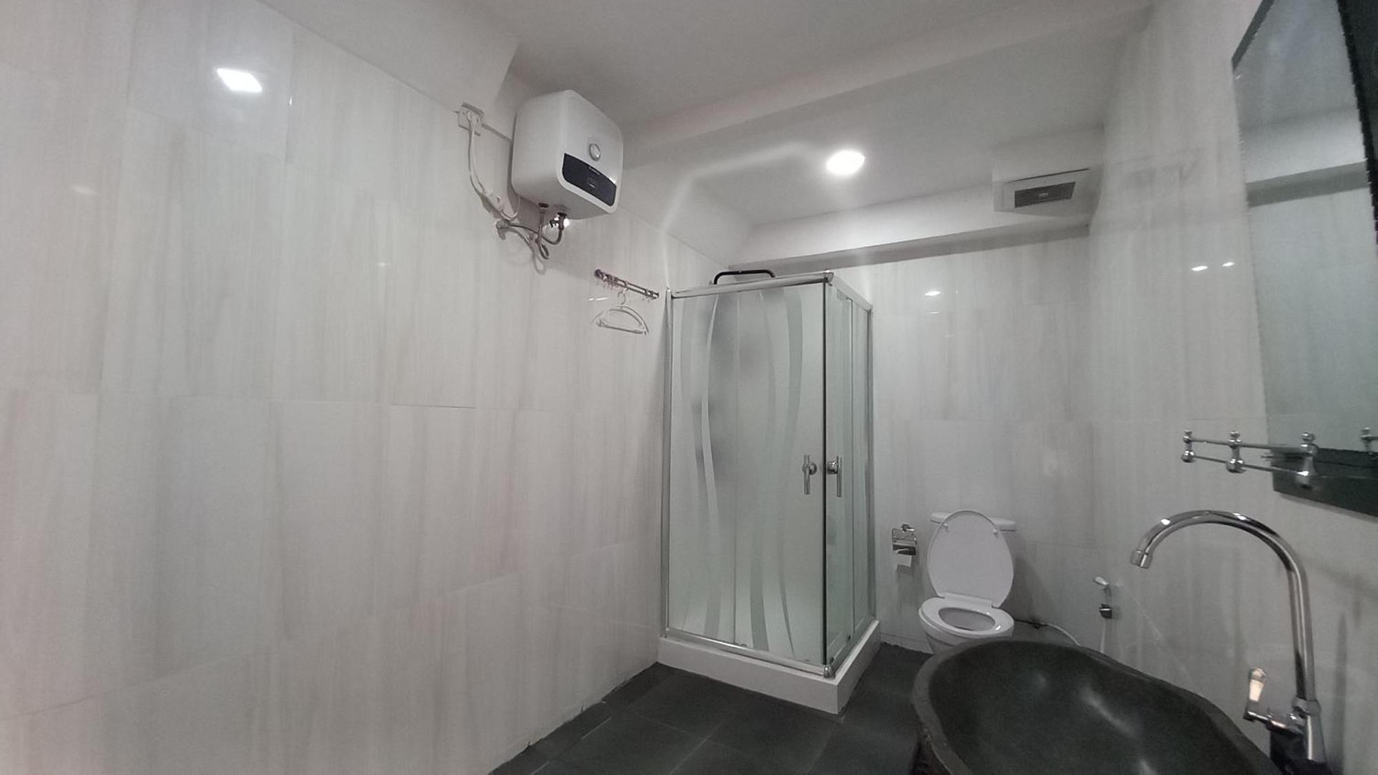 Dc Hotel & Hostel Лабуан-Бахо Экстерьер фото